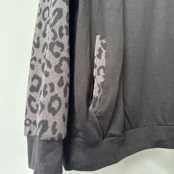 BLOOMCHIC lightweight sweatshirt with pockets - Picture 4 of 6